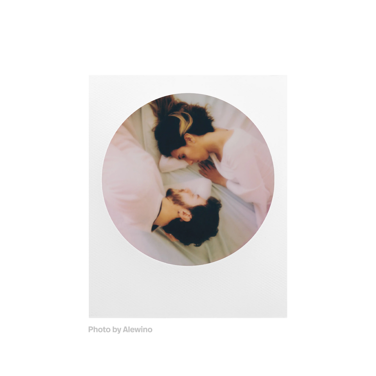 Polaroid Color 600 Film – Round Frame – product view 4