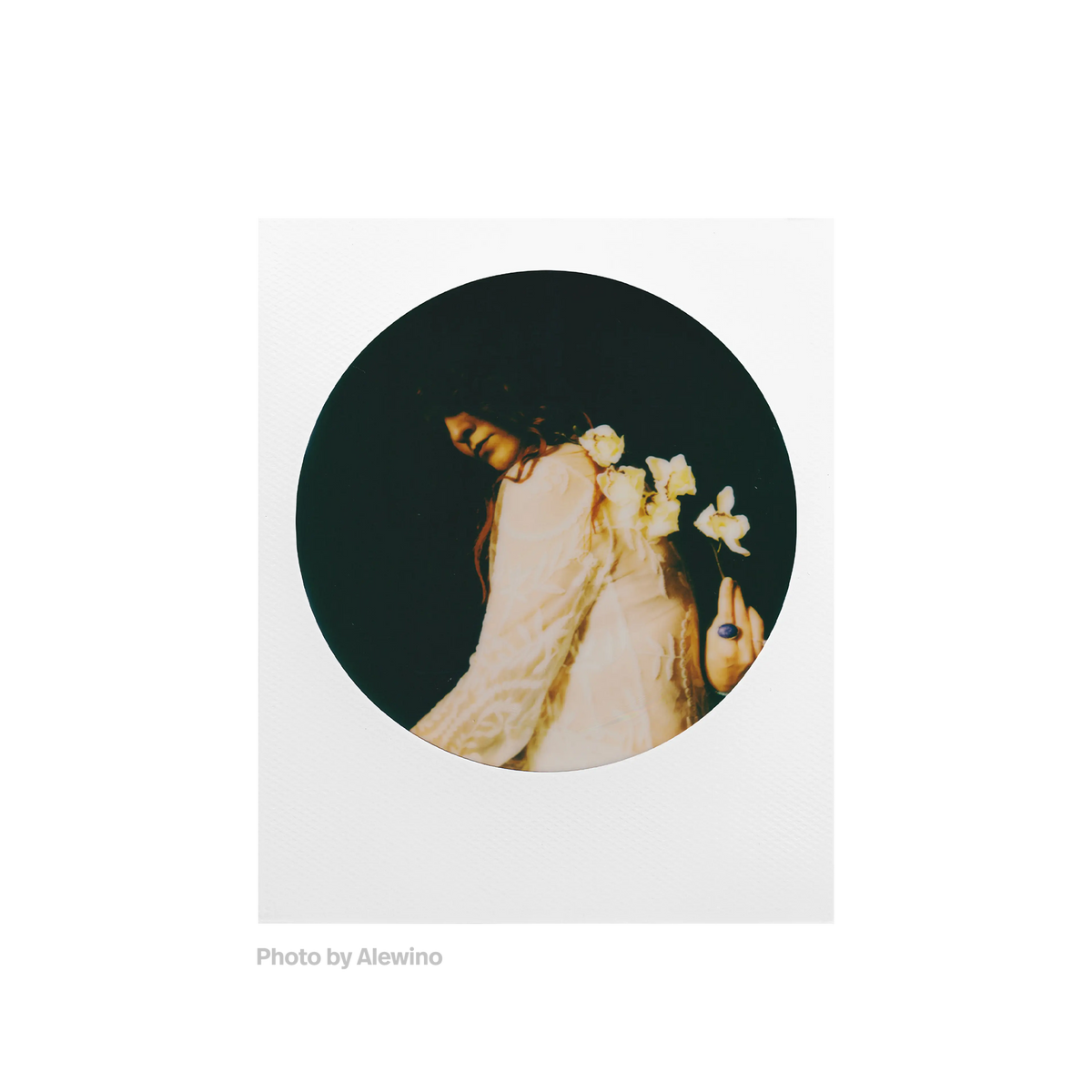 Polaroid Color 600 Film – Round Frame – product view 5